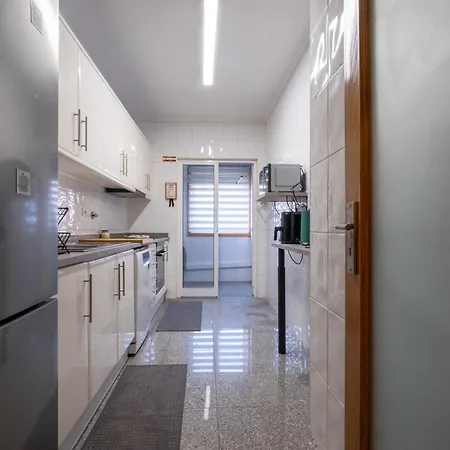 Familyhub - Ecohost - Spacious 3-bedroom For 8 People With Ac And Parking Near Porto And The Beaches