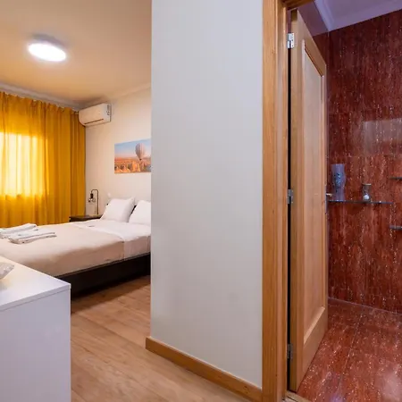 Familyhub - Ecohost - Spacious 3-bedroom For 8 People With Ac And Parking Near Porto And The Beaches Appartement