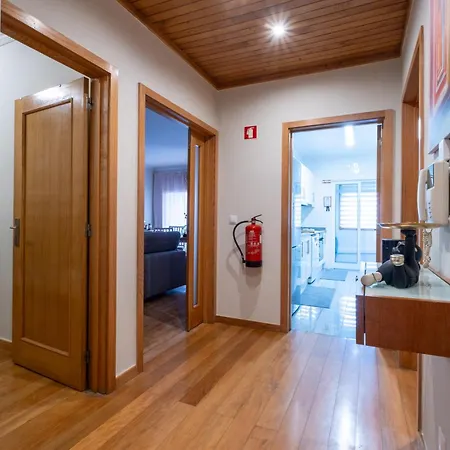 Familyhub - Ecohost - Spacious 3-bedroom For 8 People With Ac And Parking Near Porto And The Beaches Appartement
